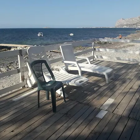 Bilocale Lungomare カリーニ